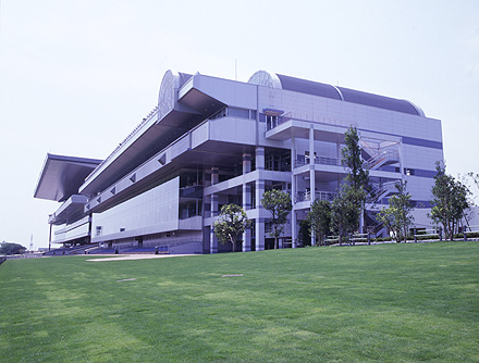 新潟競馬場スタンド