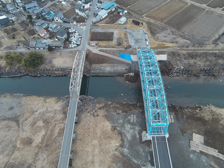 ドローン撮影 白色に見える箇所が塗装箇所