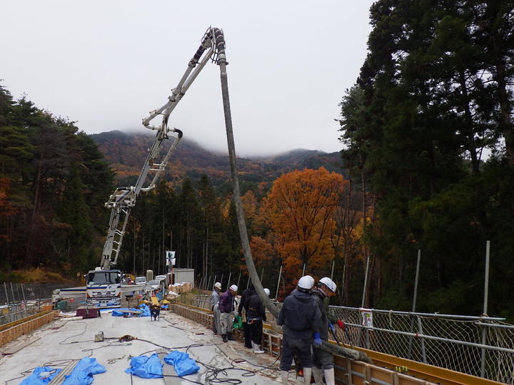 地覆コンクリート打設状況